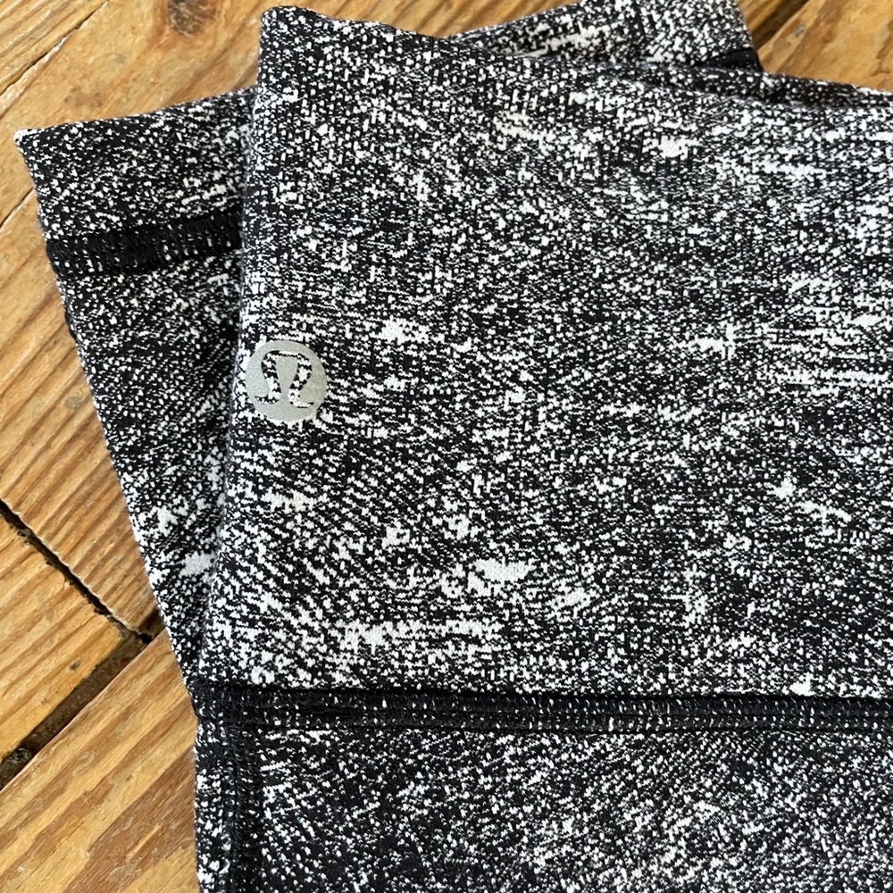 lululemon athletica Black Gray Cropped Pants - Picture 2 of 4